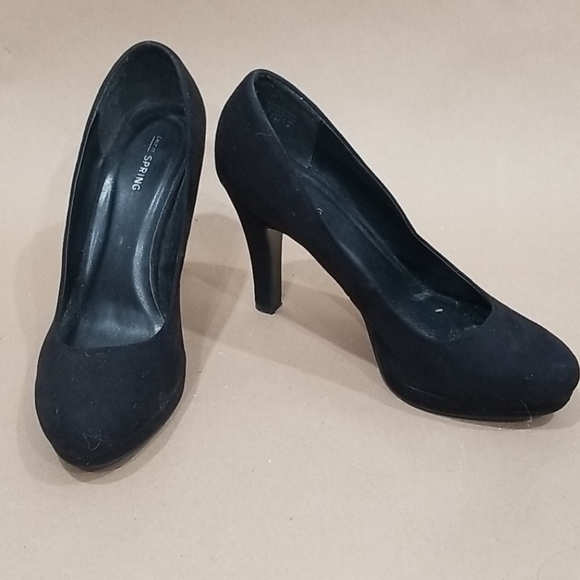 Black Pumps - Picture 3 of 3